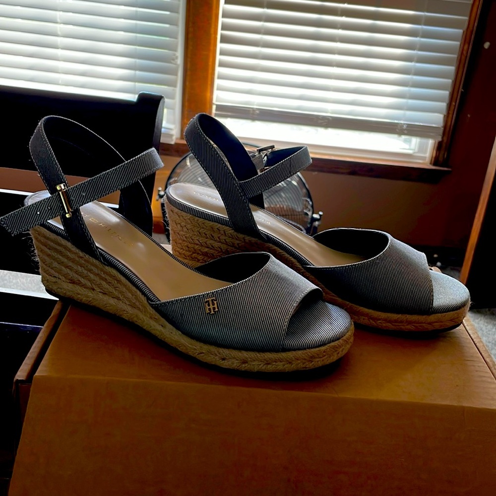 New Tommy Hilfiger women’s sandals
